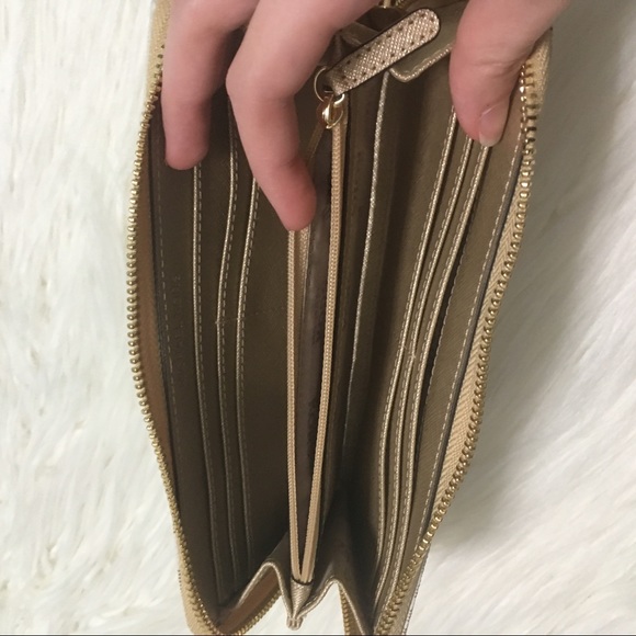 Michael Kors ✨ Leather Zip Metallic Large Wallet - Picture 5 of 8